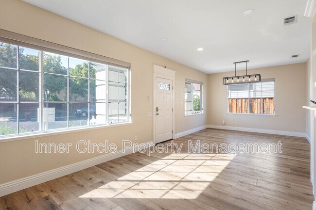 Building Photo - 342 Chaucer Dr