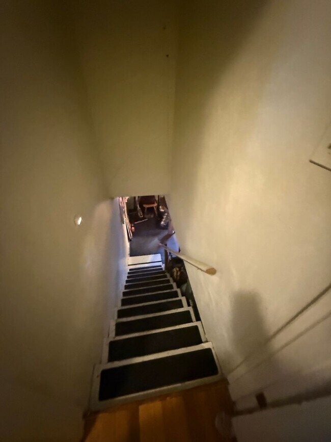 Building Photo - Charming N. Portland Apartment located in the Piedmont Neighborhood!