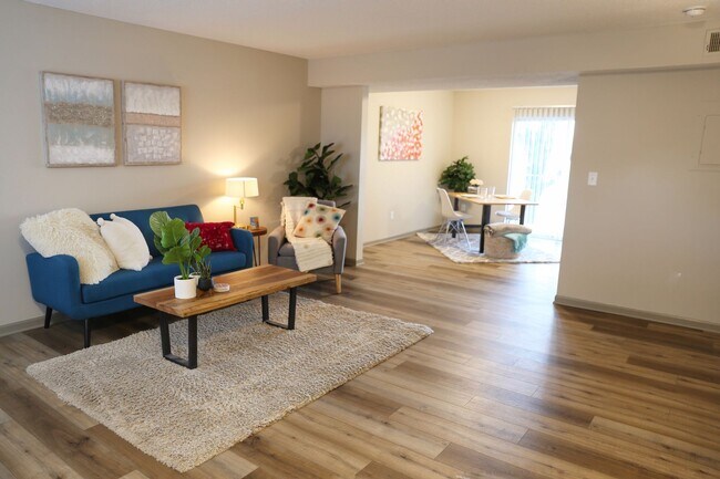 Building Photo - Bella Vista Townhomes