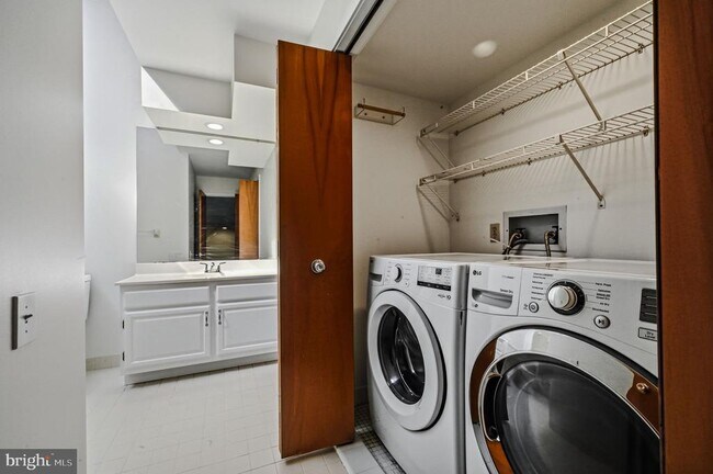 Building Photo - 207 Steeplechase Cir