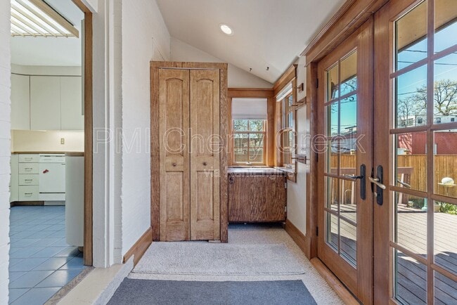 Building Photo - 4047 Wyandot St