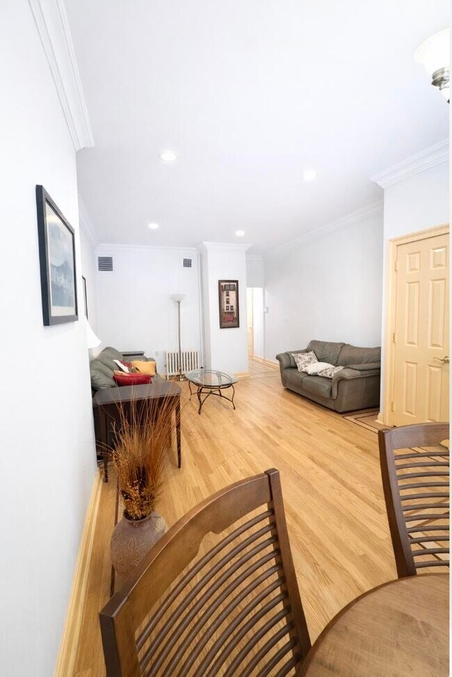 Building Photo - 637 Bloomfield St