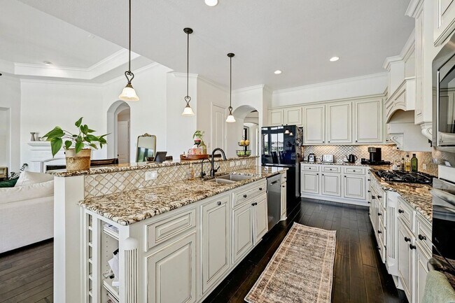 Building Photo - 4303 Woodledge Pl