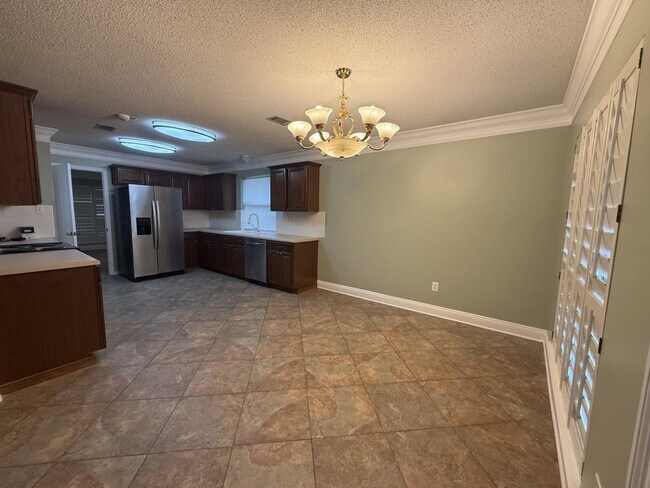 Building Photo - 2065 Juniper Dr