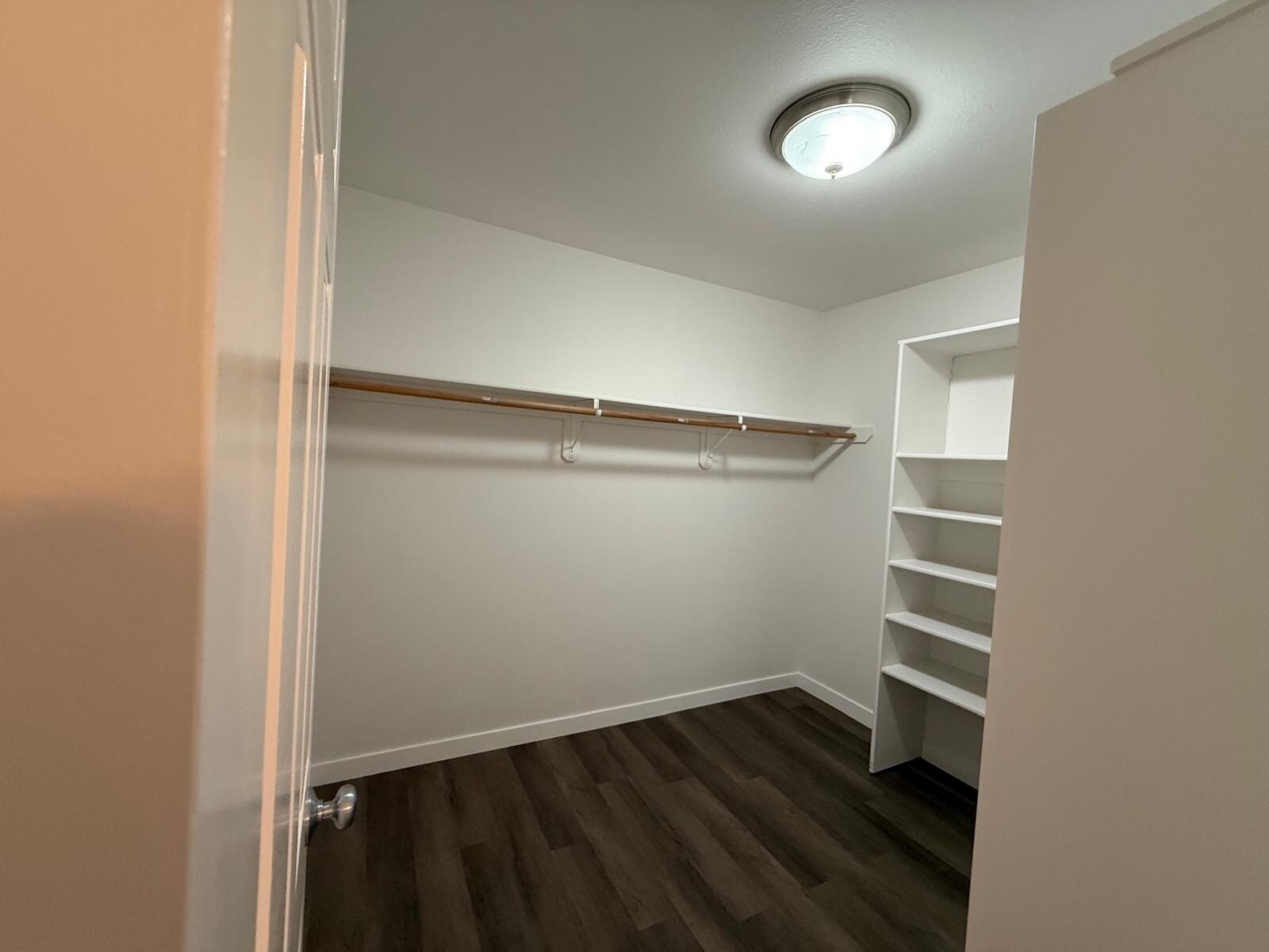 Walk-in closet (master bedroom) - 20510 Wooded Hollow Cir