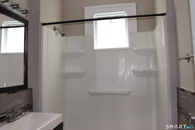 Building Photo - 152 Lyons St