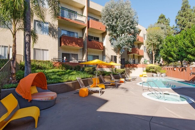 Building Photo - Glenoaks Gardens