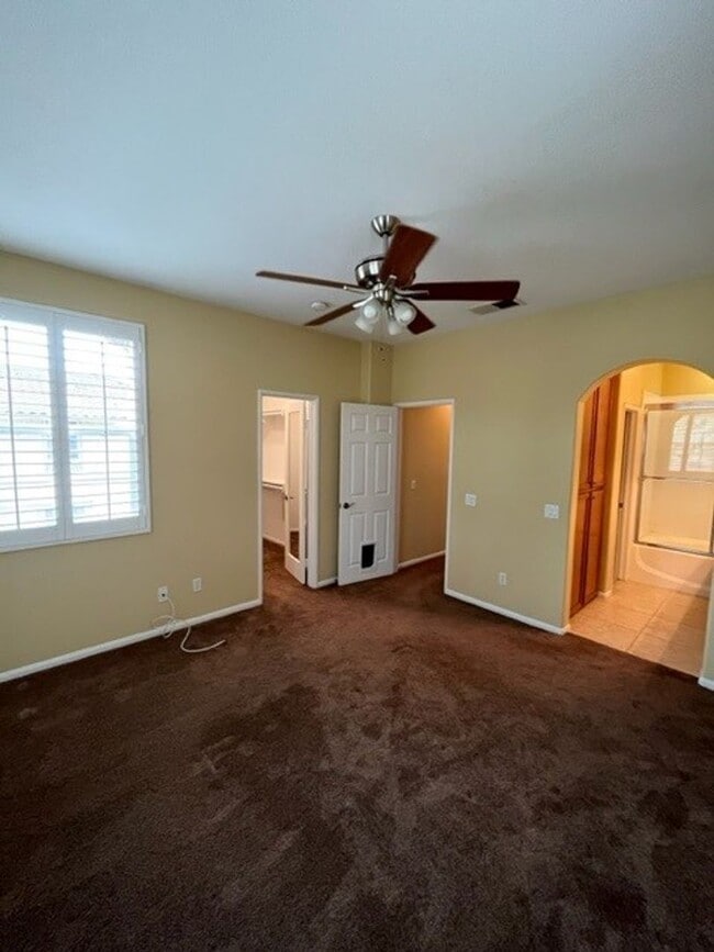 Building Photo - 2852 Villas Way