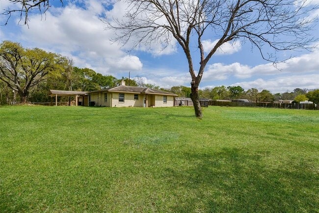 Building Photo - 16326 Cypress Bend Dr