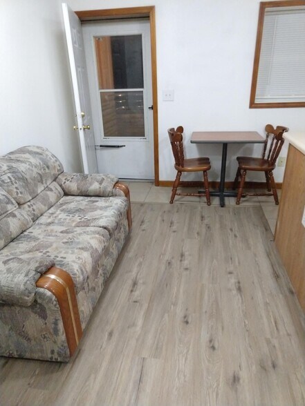 Primary Photo - 533 N Bluff St