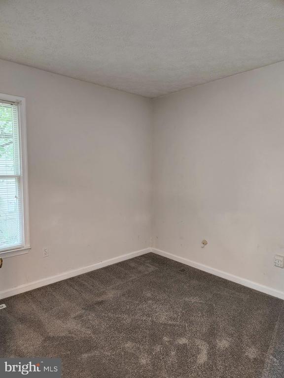 Building Photo - 22226 Valleyview Dr