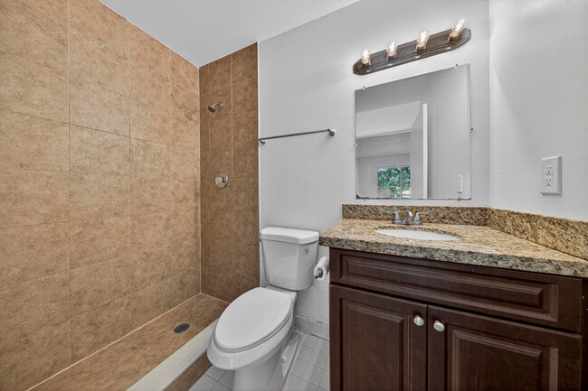 Building Photo - 913 Meadows Cir