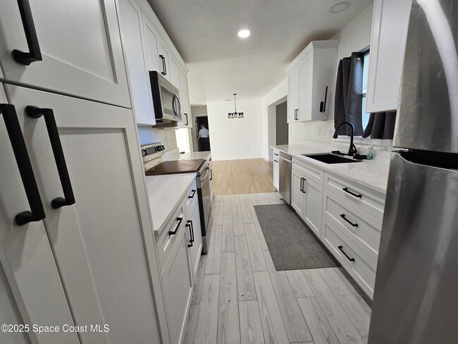 Building Photo - 2417 Colonial Dr