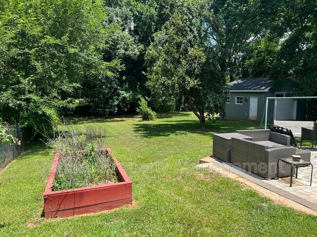 Building Photo - 32 N Garden Cir