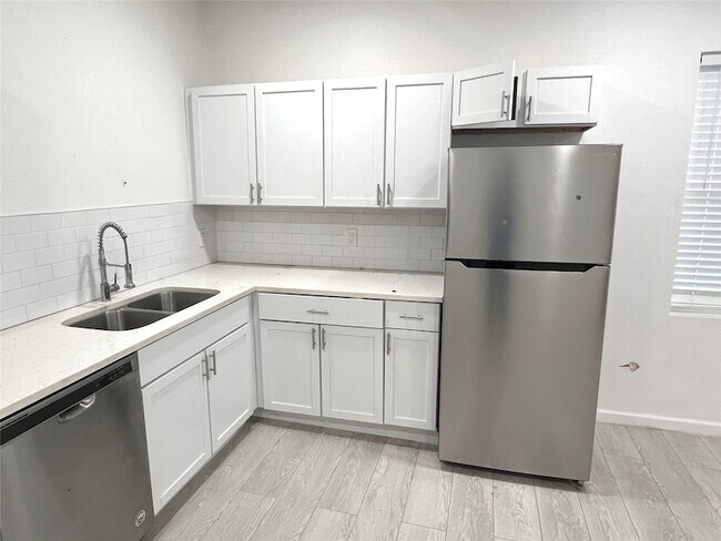 Building Photo - 410 S Vaden St