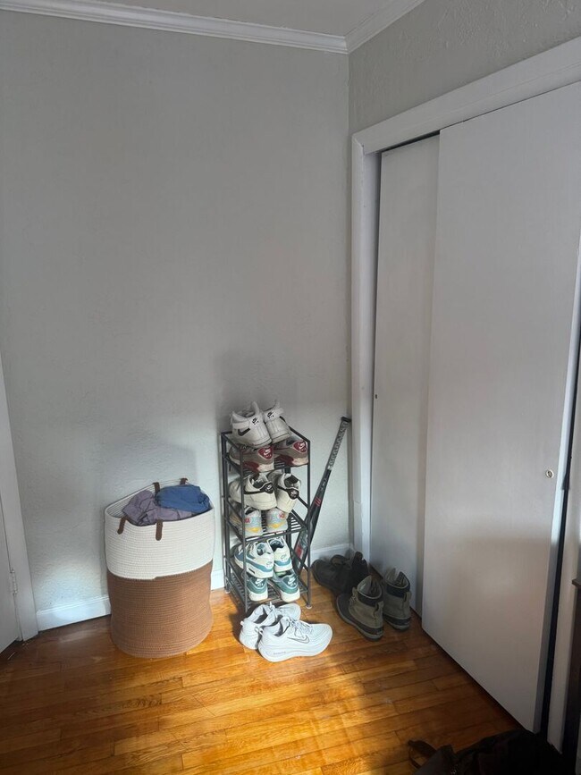 Building Photo - Check out this 2 bed in the North End...