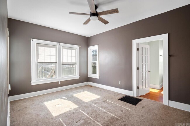 Building Photo - 100 Colonial Ct