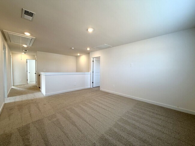 Building Photo - 2372 Meadowwood Dr