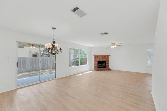 Building Photo - 104 Presidio Dr
