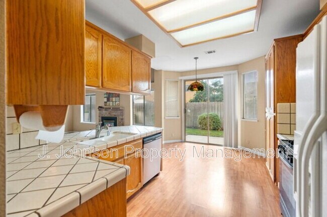 Building Photo - 516 Carrigane Way