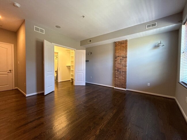 Building Photo - Spacious 4 Bedroom House In Baltimore City