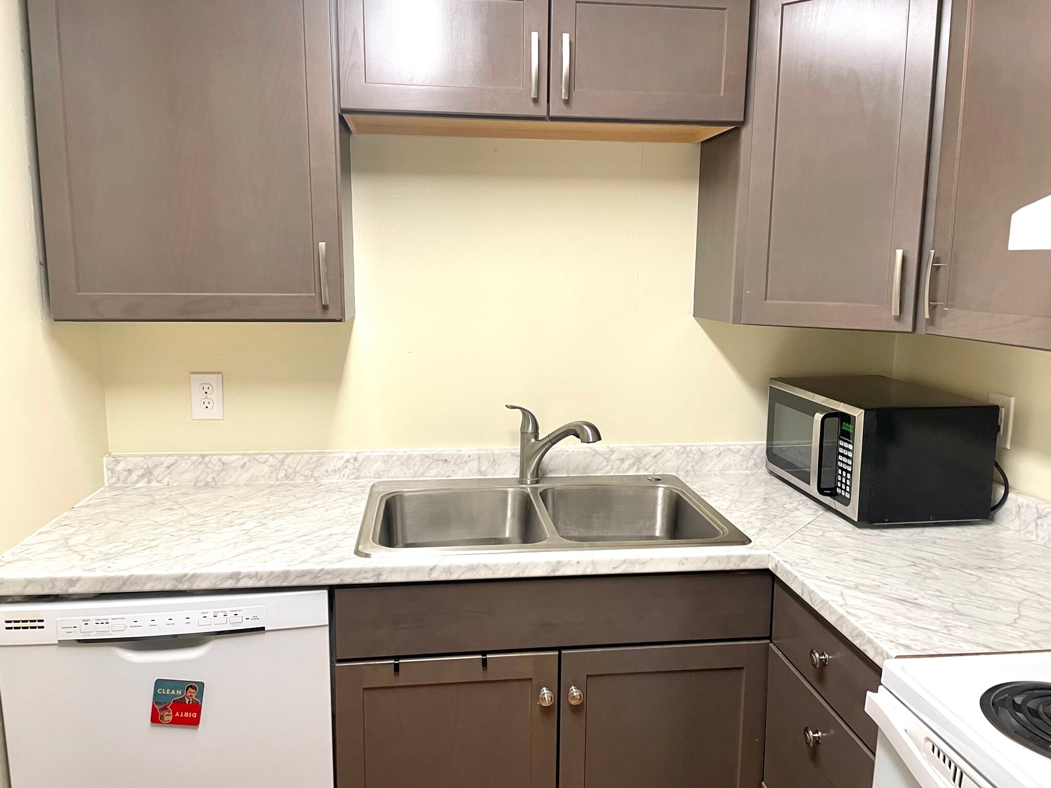 Kitchen - 116 Hickory Hill Ln