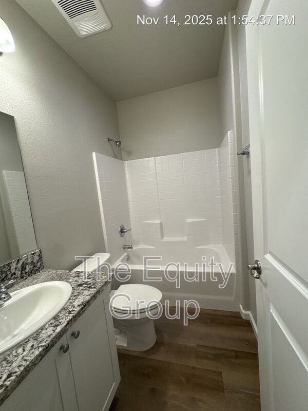 Building Photo - 519 S Summit St