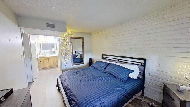 Building Photo - 6800 E Tennessee Ave