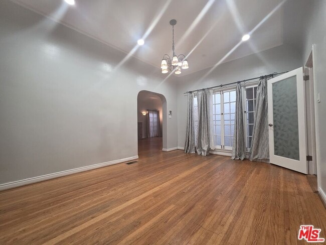 Building Photo - 939 S Ogden Dr