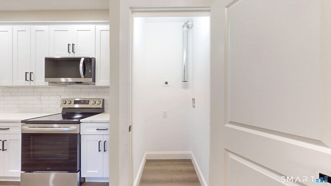 Building Photo - 3 Center St