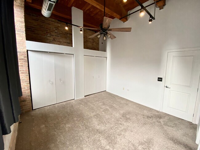 Building Photo - 1500 W Monroe St