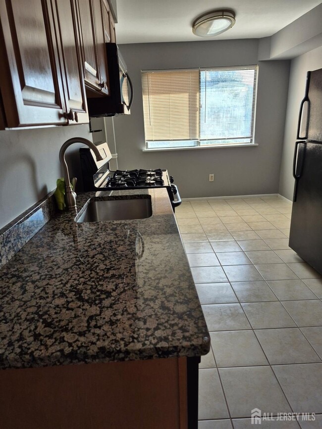 Building Photo - 915 Edison Glen Terrace