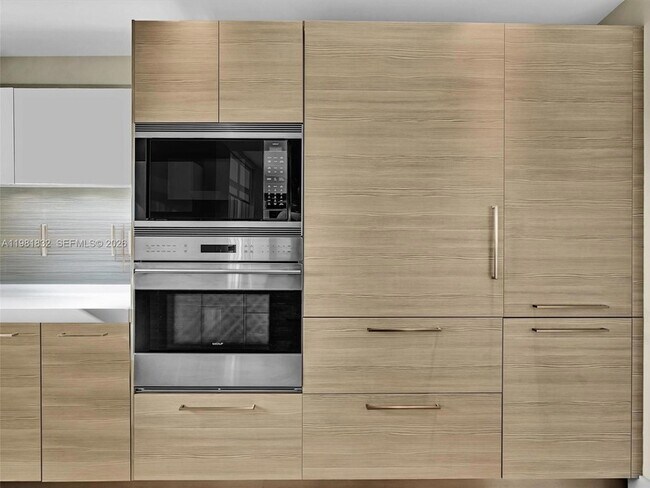 Building Photo - 17301 Biscayne Blvd