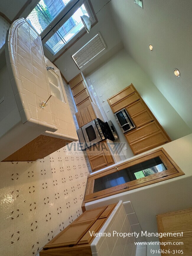 Building Photo - Gorgeous Lincoln Home in Great Neighborhood!