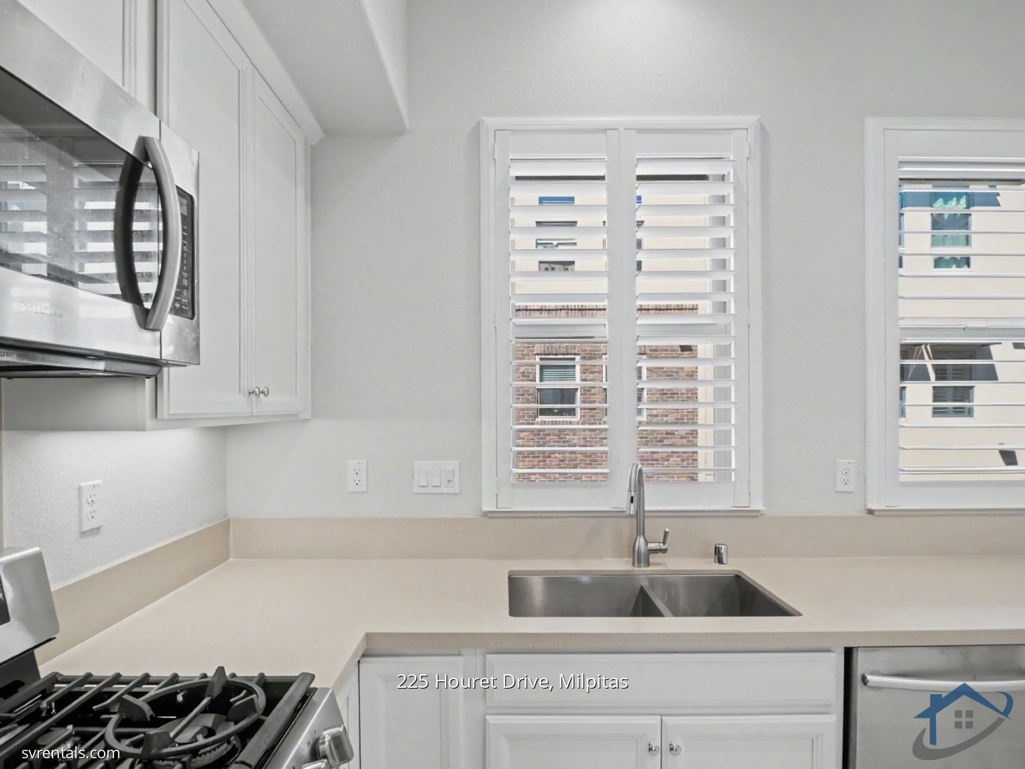 Building Photo - 225 Houret Dr