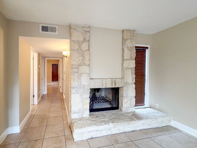 Building Photo - 3843