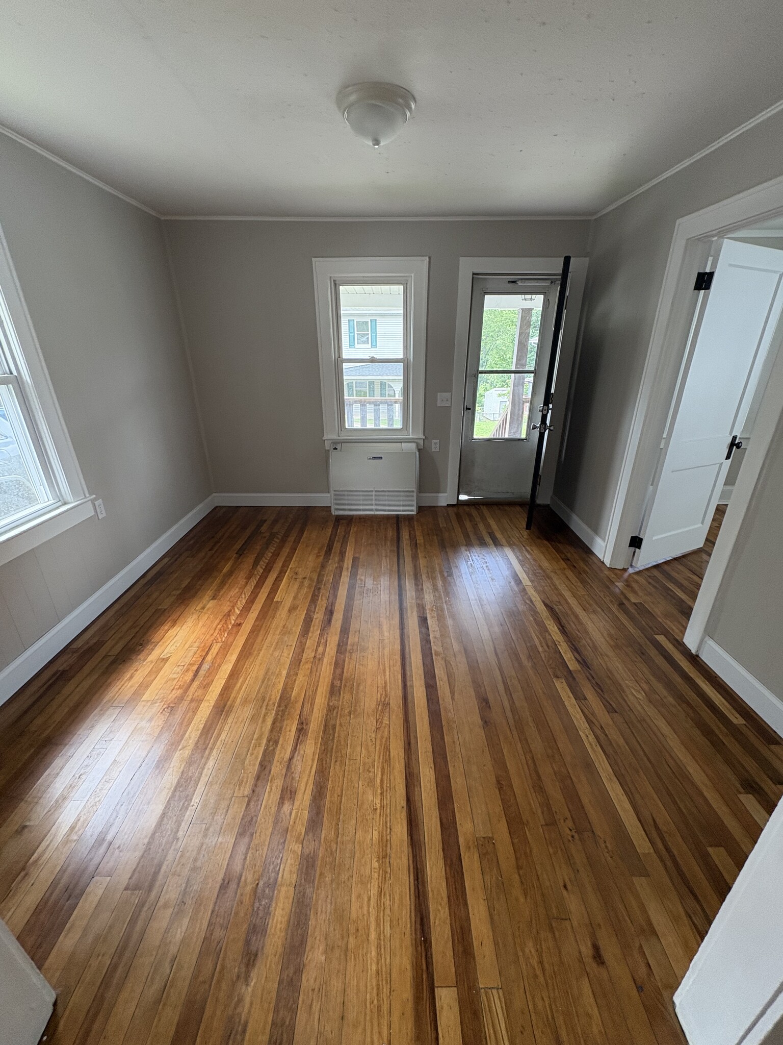 Living room - 117 Clyde St