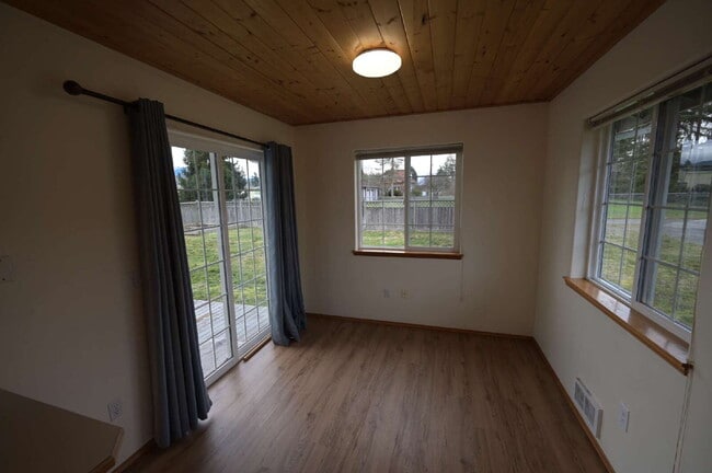 Building Photo - 3 bed 2 bath near Carrie Blake Park, in Sequim