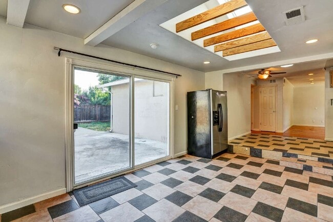Building Photo - 229 Seabiscuit Dr