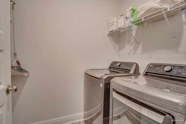 Building Photo - 8130 Fir Tree Dr