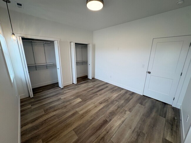 Building Photo - 4605/4607 Twisted Pine Dr