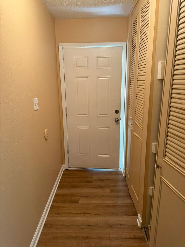 Building Photo - 1005 Vly Frg Dr