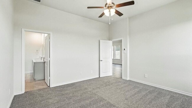 Building Photo - Welcome to this stunning 4-bed, 2-bath home with flex space, style, and comfort throughout!
