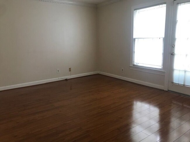 Building Photo - CORNER TOWNHOUSE/WOOD FLOORS/EXTRA WINDOWS...