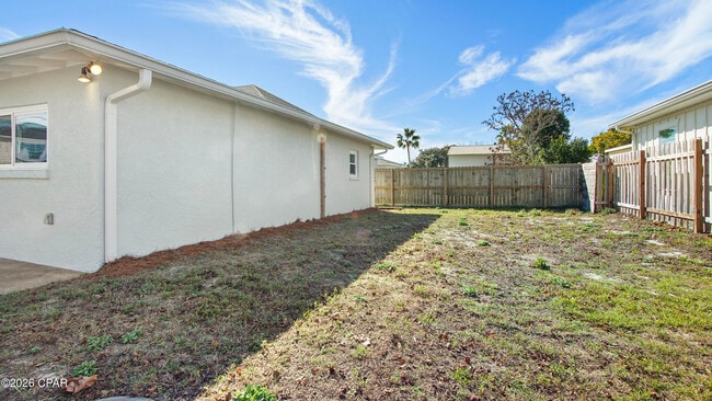 Building Photo - 19909 Alta Vista Dr