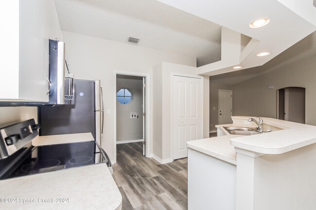 Building Photo - 9175 102nd Ave