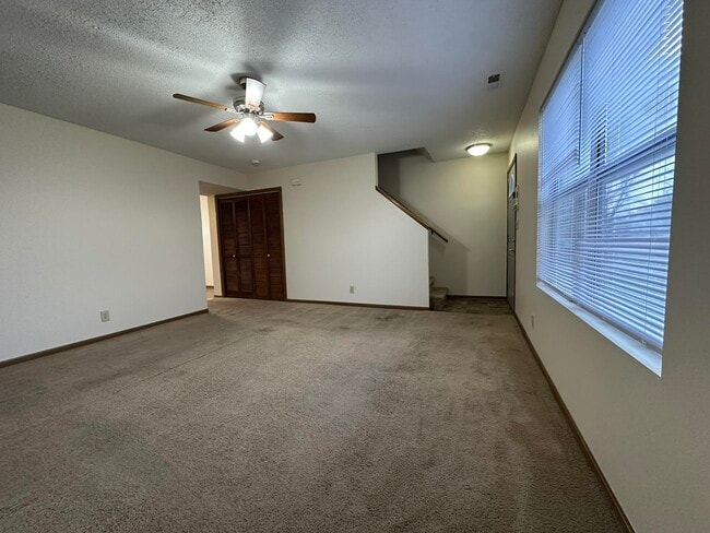 Building Photo - 926 W Belmont-