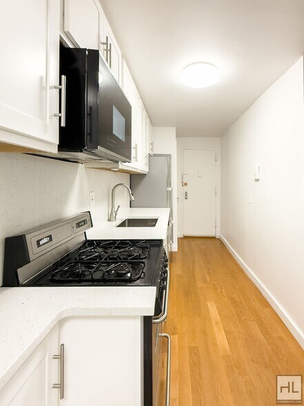Building Photo - GREENE AVENUE / Spacious 1-Bed 1-Bath / Mi...