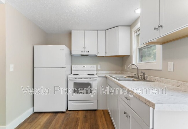 Primary Photo - 26 Reid St