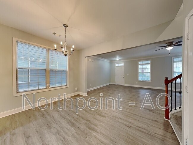 Building Photo - 1305 Sweetbriar Cir